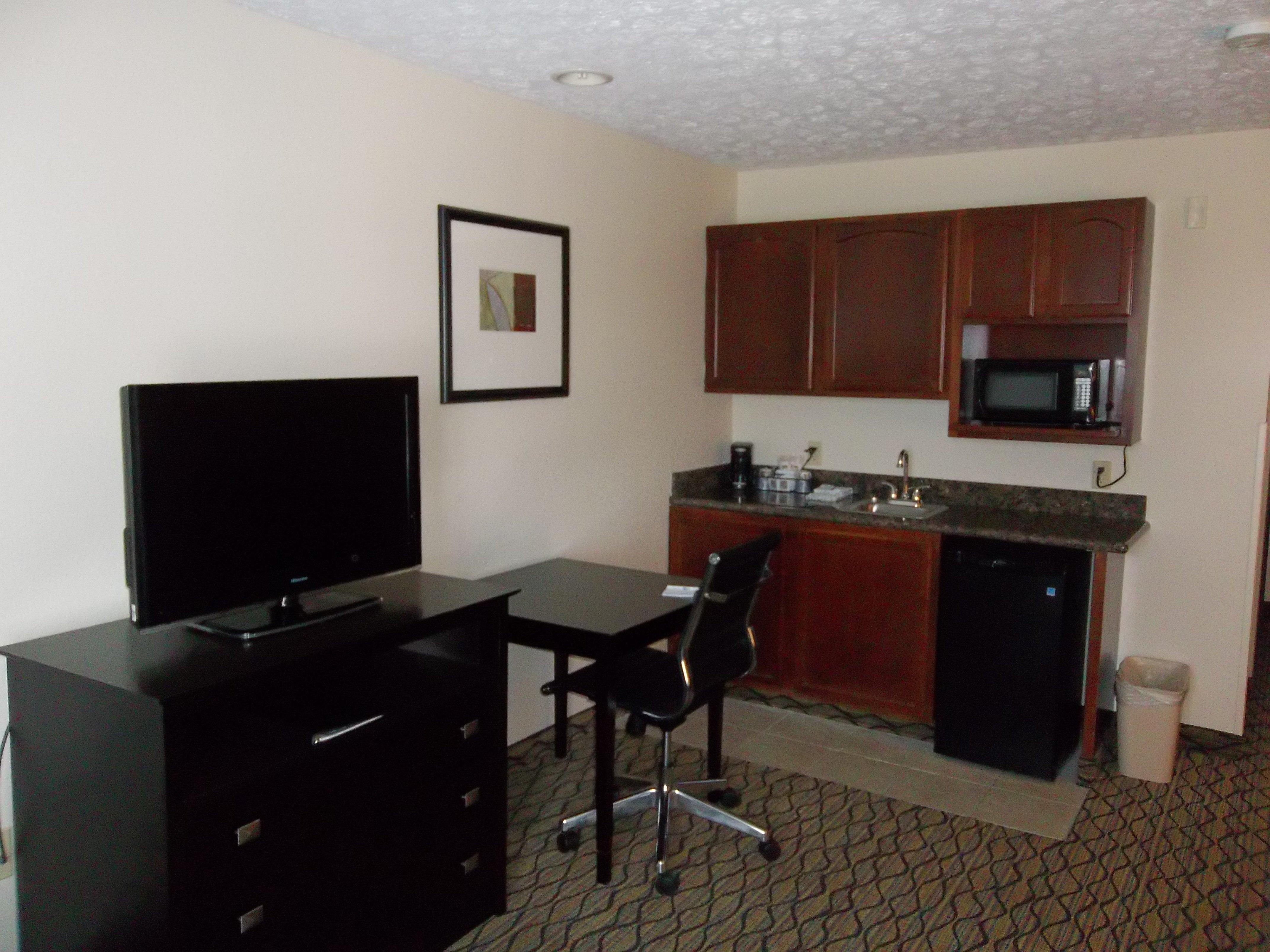 Holiday Inn Express Hotel & Suites Cadillac By Ihg Екстериор снимка