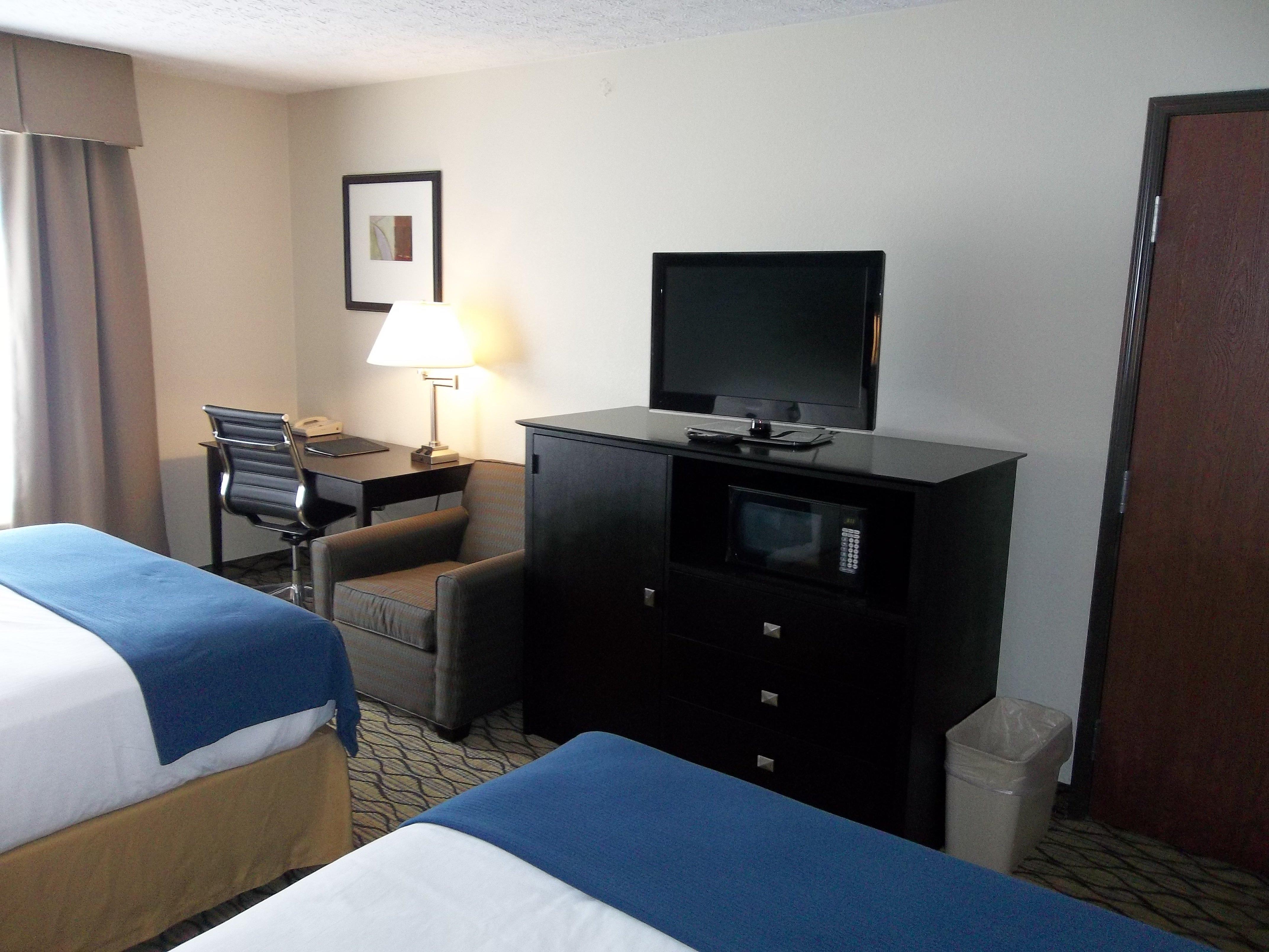 Holiday Inn Express Hotel & Suites Cadillac By Ihg Екстериор снимка