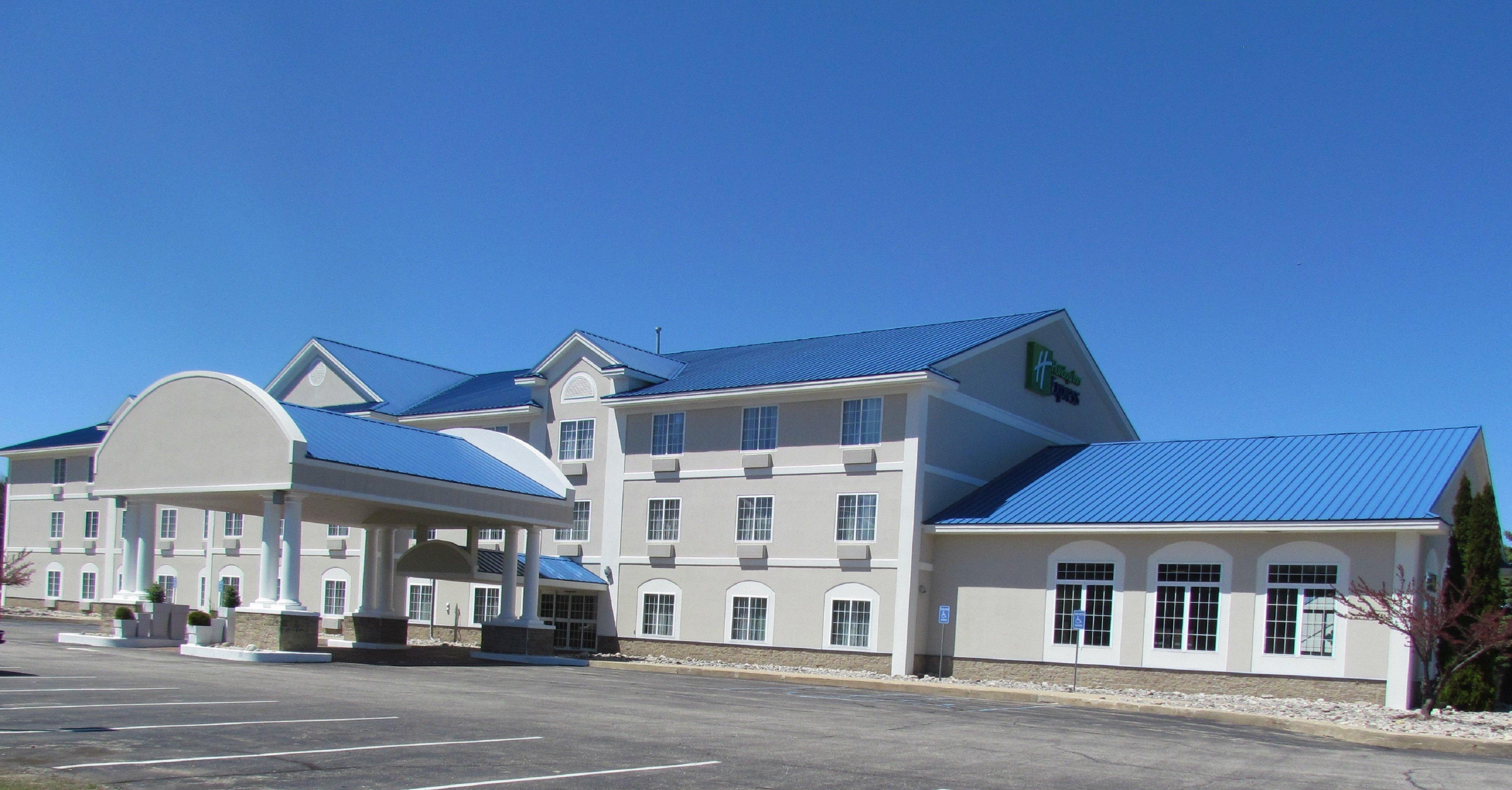 Holiday Inn Express Hotel & Suites Cadillac By Ihg Екстериор снимка