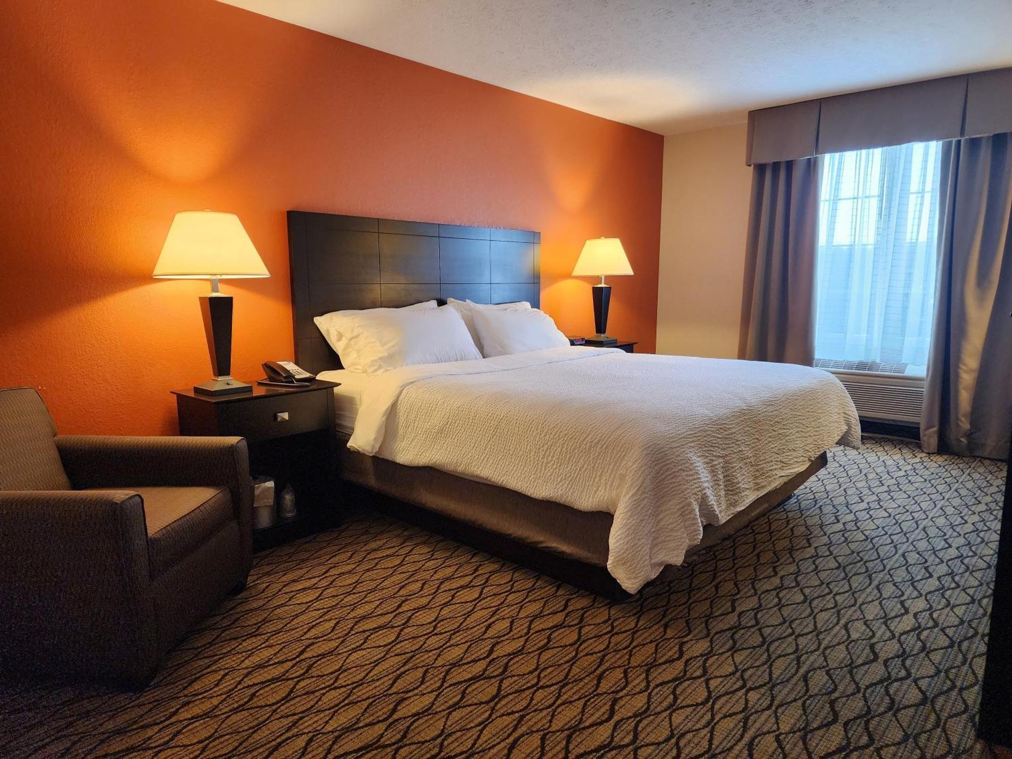 Holiday Inn Express Hotel & Suites Cadillac By Ihg Екстериор снимка