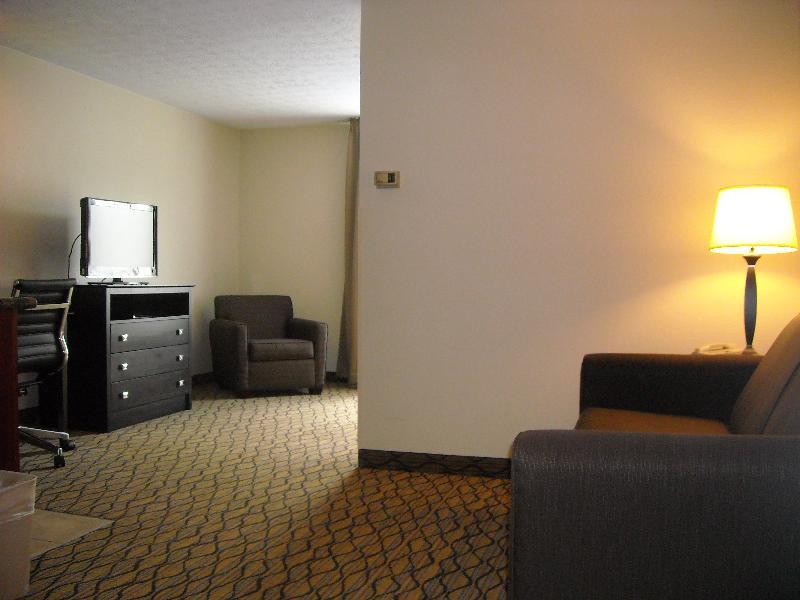 Holiday Inn Express Hotel & Suites Cadillac By Ihg Екстериор снимка