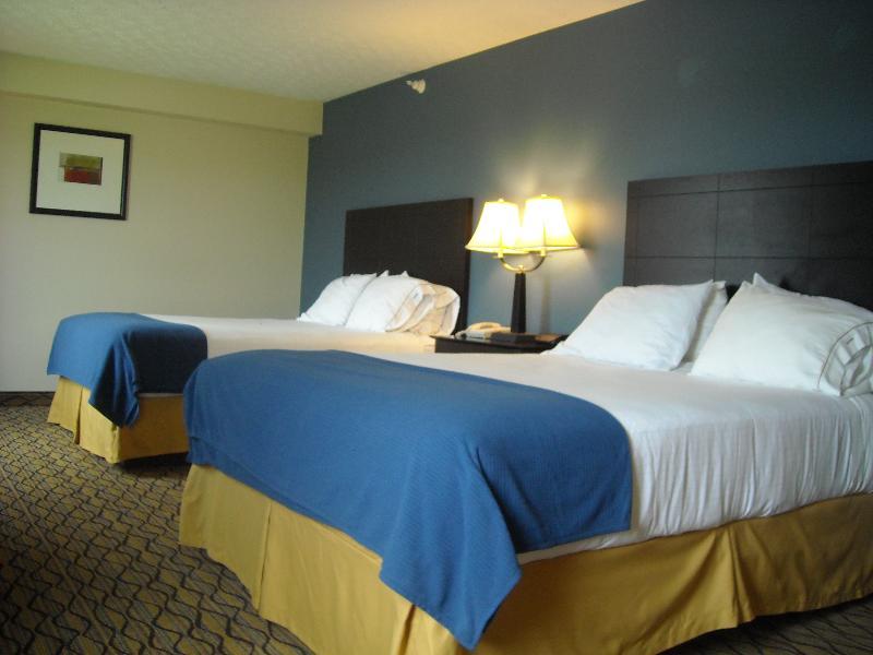 Holiday Inn Express Hotel & Suites Cadillac By Ihg Екстериор снимка